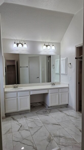 Building Photo - 23510 Stratsborough Dr