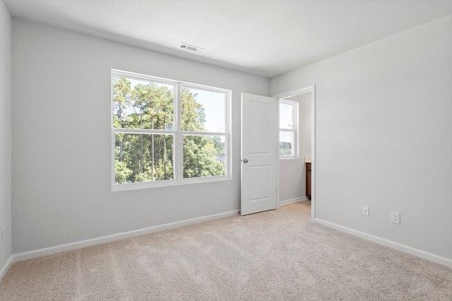 Building Photo - 372 Chesapeake Cmns St