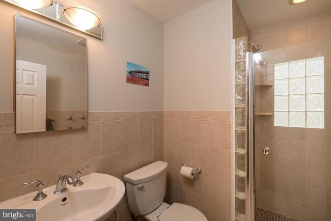 Building Photo - 5106 25th Pl N