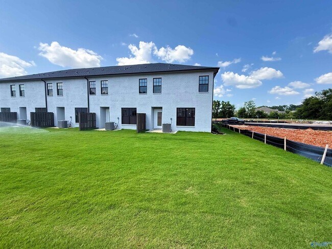 Building Photo - 18 Whispering Oak Dr SW