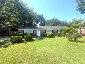 Building Photo - ** 6 Bed 2 Bath located off Wares Ferry ro...