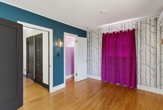 Building Photo - Historic Charm Meets Modern Living – Stunning 5 Bedroom Home on Iconic Myrtle Avenue