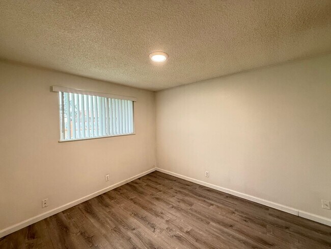 Building Photo - Thurston Charmer