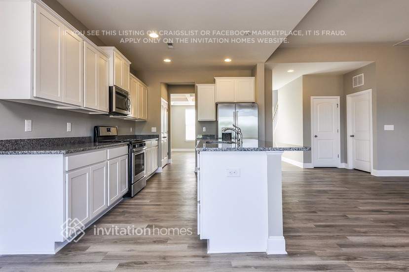 Building Photo - 42 Pearsall Farm Ln