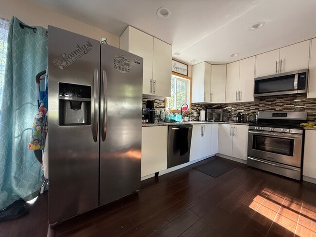 Building Photo - 2131 Freedom Way