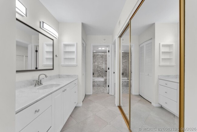 Building Photo - 5000 N Ocean Blvd