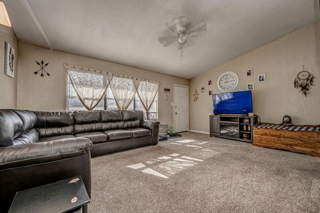 Building Photo - 4 Bedroom Rental Available February 15th!