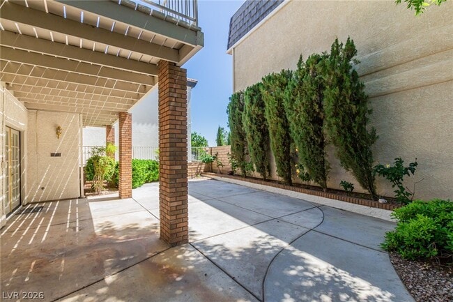 Building Photo - 861 Vegas Valley Dr