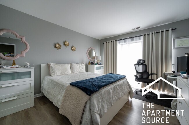 Building Photo - 2300 N Harlem Ave