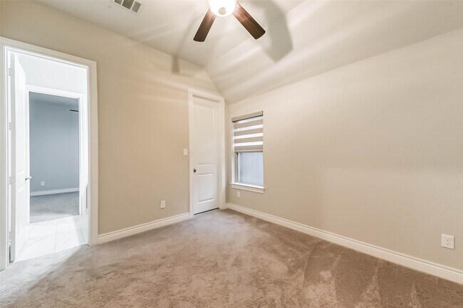 Building Photo - 21825 Enchanted Rock Dr N