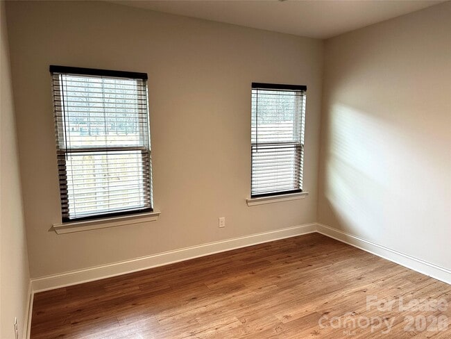 Building Photo - 521 N Linwood Ave