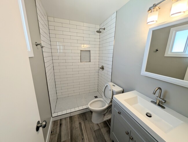 Building Photo - 1604 E El Parque Dr