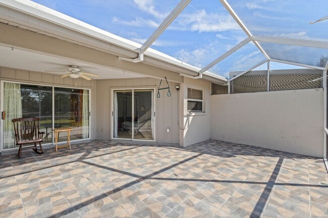 Building Photo - beautiful Sarasota 3 bedroom 2 bathroom ho...