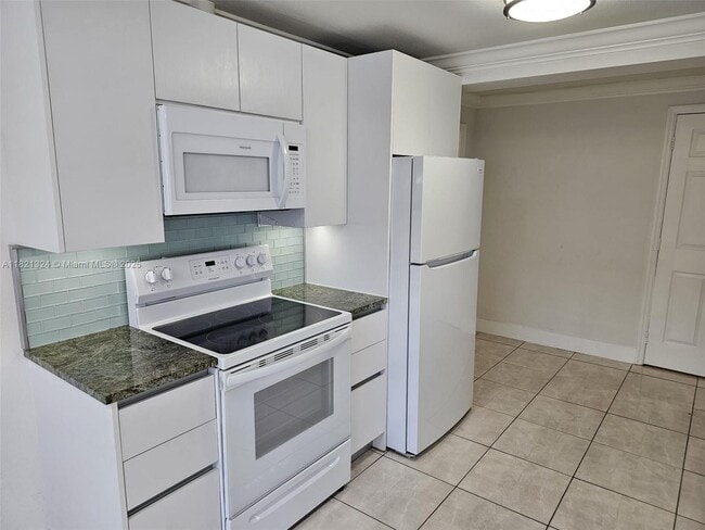 Building Photo - 651 SW 66th Ave