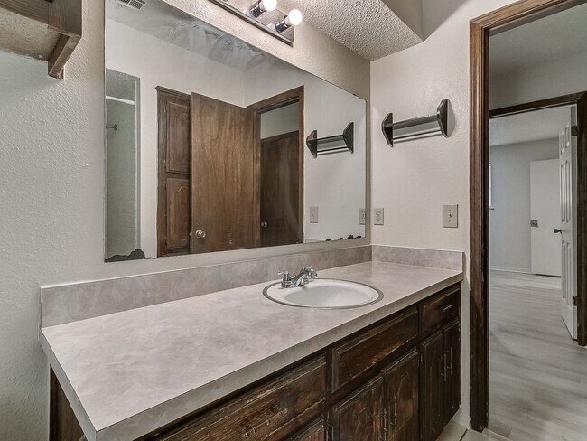 Building Photo - 2b 2ba in Piedmont Schools