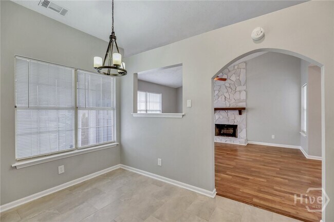 Building Photo - 34 Quail Forest Dr