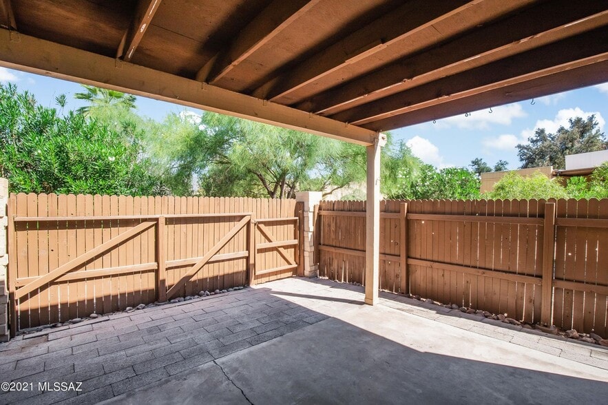 Patio - 1850 N Circulo de la Cienega