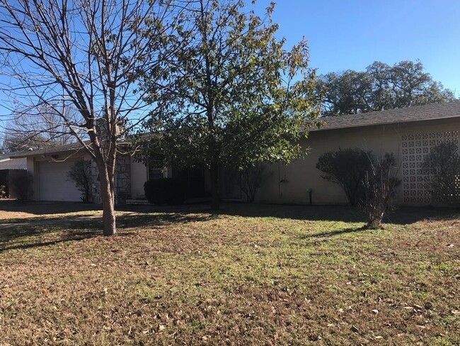 Building Photo - 605 Cardinal Dr