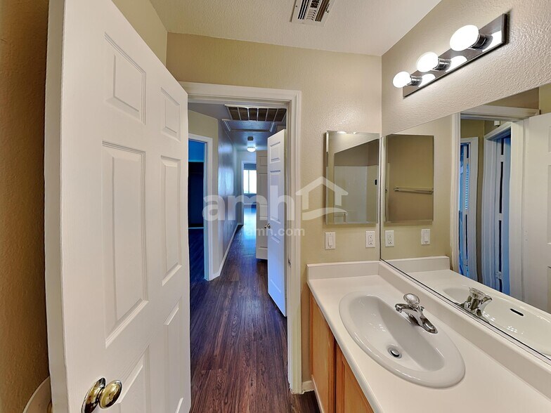 Building Photo - 4430 Blue Mist Ct