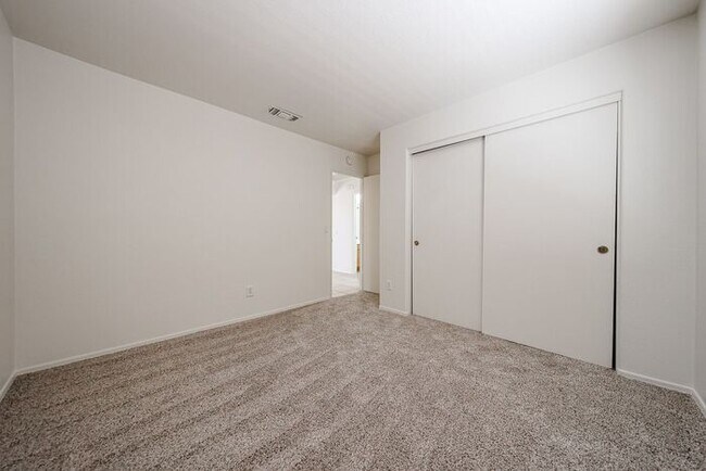 Building Photo - Charming 3-bedroom, 2-bathroom home locate...