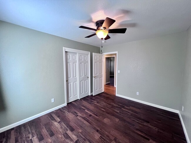 Building Photo - 654 Winery Ct
