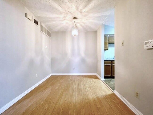 Building Photo - 10555 Turtlewood Ct