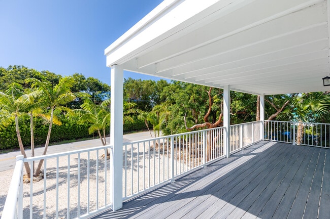 Building Photo - 224 W Seaview Dr
