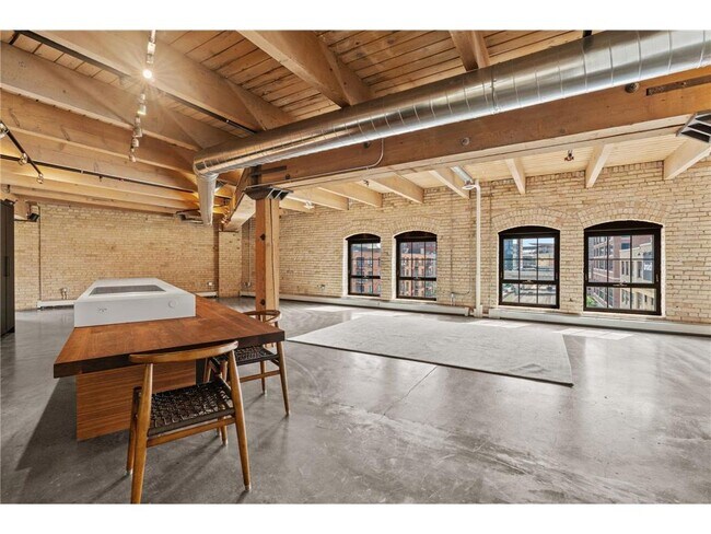 Building Photo - 404 N Washington Ave