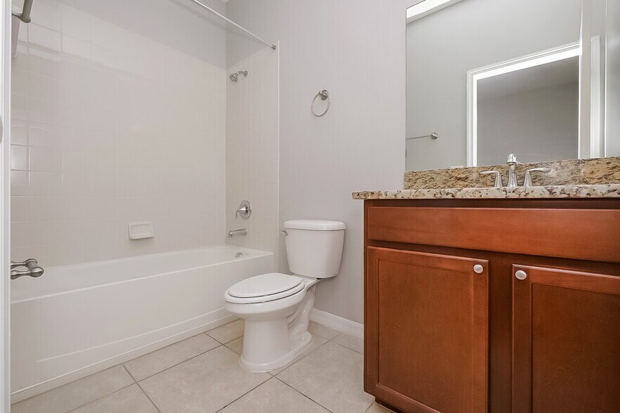 Building Photo - 1309 Oak Pond St