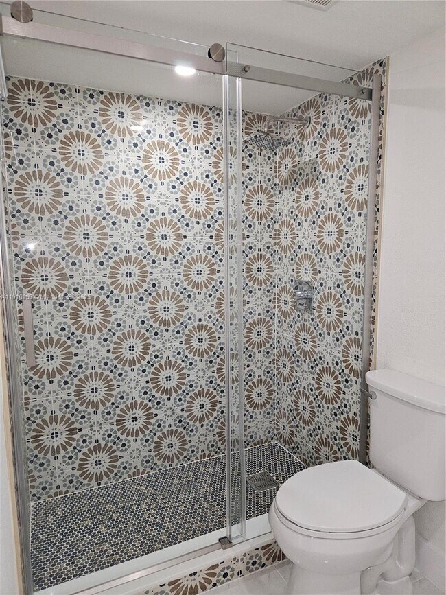 Building Photo - 311 W Park Dr