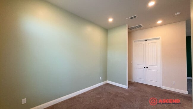 Building Photo - *MOVE IN SPECIAL!!*