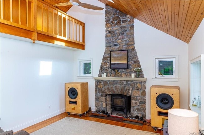 Building Photo - 114 Lakeview Dr