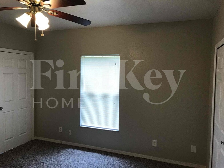 Building Photo - 5351 Sylvania Ave