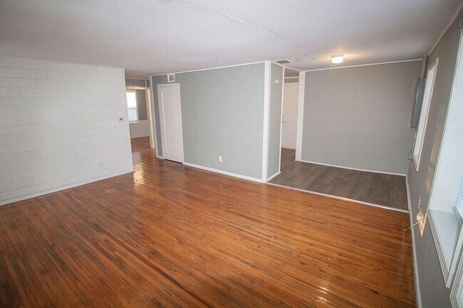 Building Photo - 1507 W Worley St