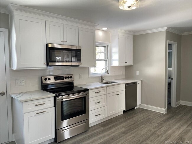 Building Photo - 44 Hillside Ave