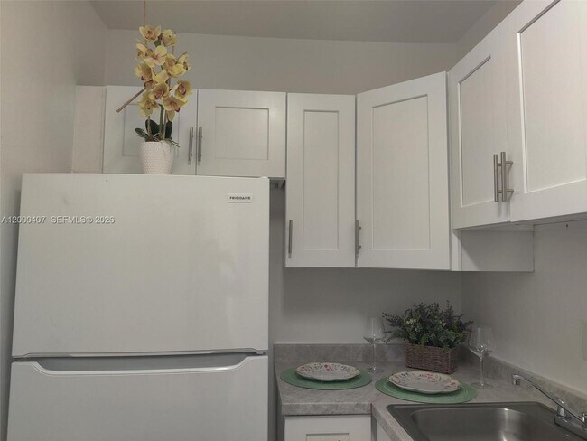 Building Photo - 5930 NE 18th Ave