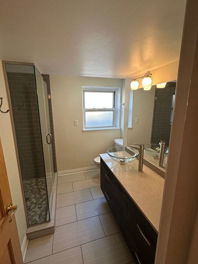 Building Photo - 3929 Jarvis Ave