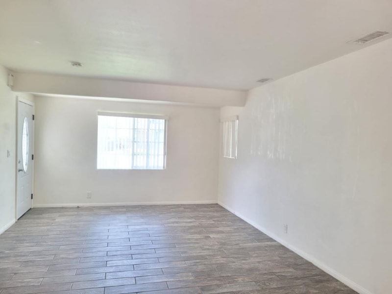 Building Photo - 204 W Duell St