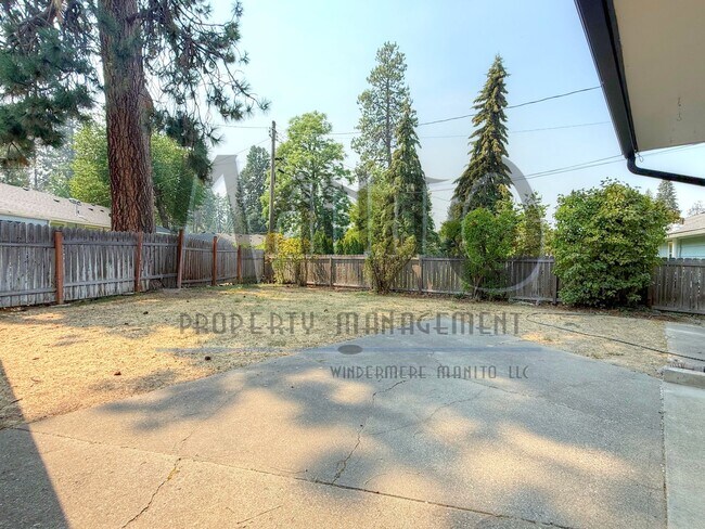 Building Photo - 1324 E 43rd Ave
