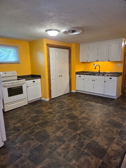 Building Photo - 1955 Hopkins Ave