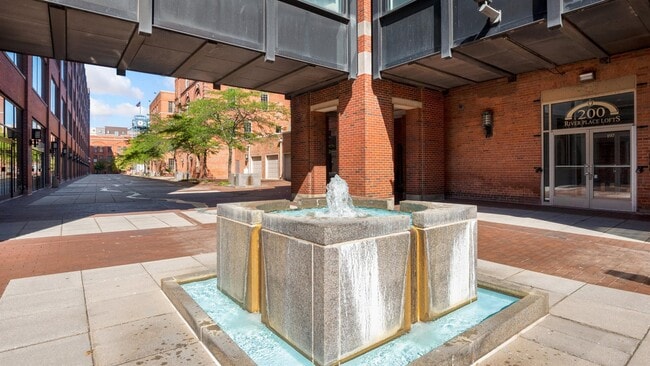 Building Photo - 200 River Pl Dr