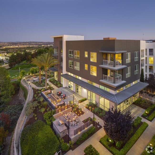 Building Photo - Vantis Apartments