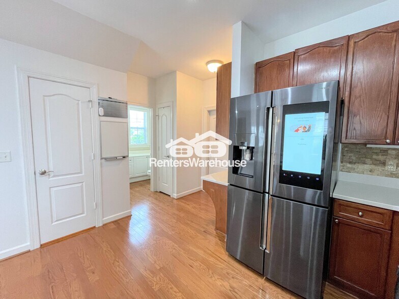Building Photo - 3932 Cromwell Park Dr