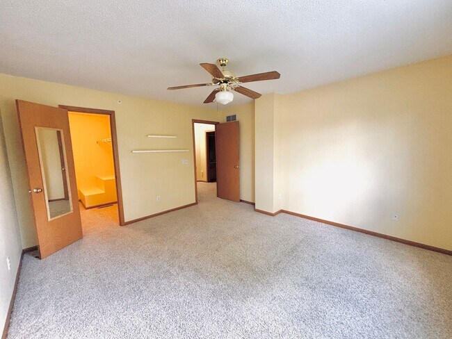 Building Photo - 2 Bedroom Townhome Nestled in The Heart of...