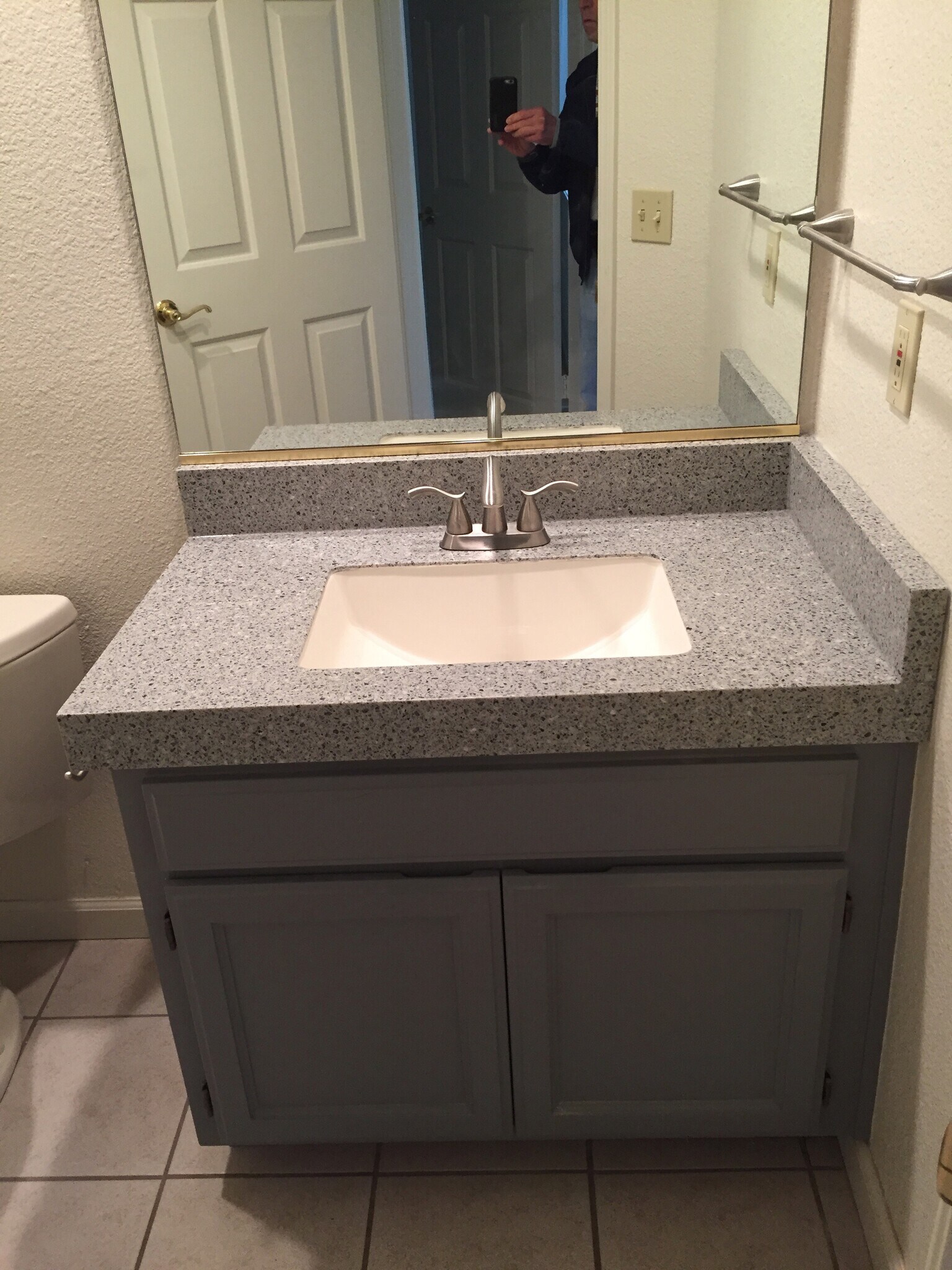 Half bath in entry - 2103 Stonefield Ln