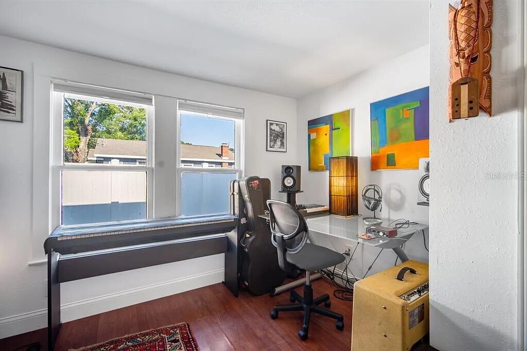 Building Photo - 212 W North Bay St