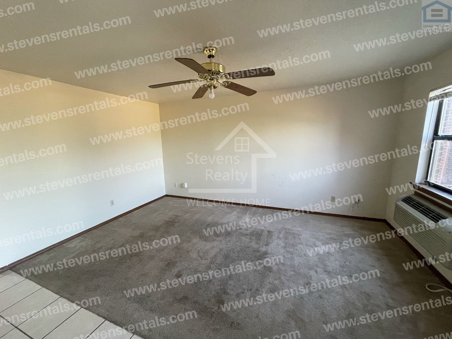 Building Photo - 1912 SW D Ave