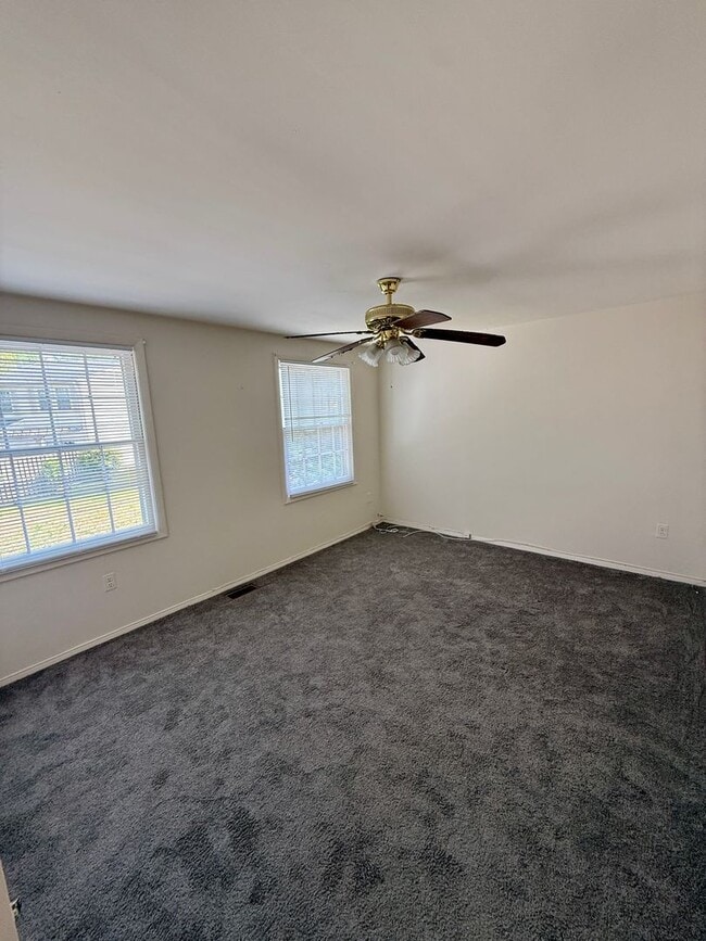 Building Photo - Olde Crofton Charm! Two Bedroom Townhome