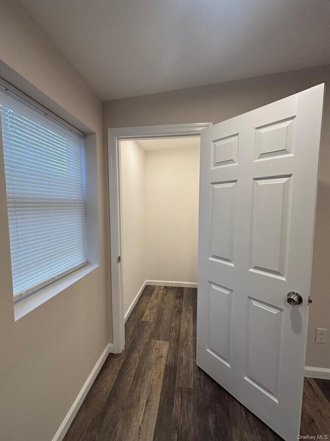 Building Photo - 855 Meade Ave