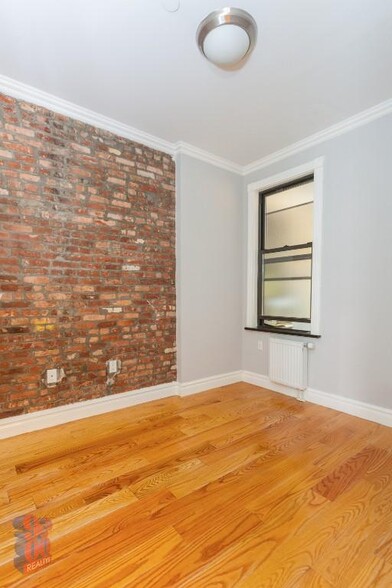 Building Photo - 202 E 13th St